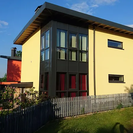 Moderne- Niveauvoll Eingerichtete By Interhome شقة