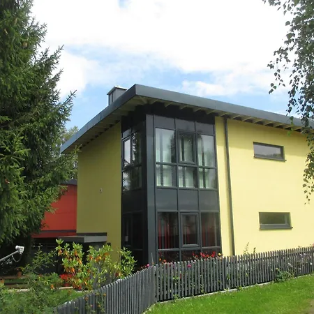 Moderne- Niveauvoll Eingerichtete By Interhome شقة